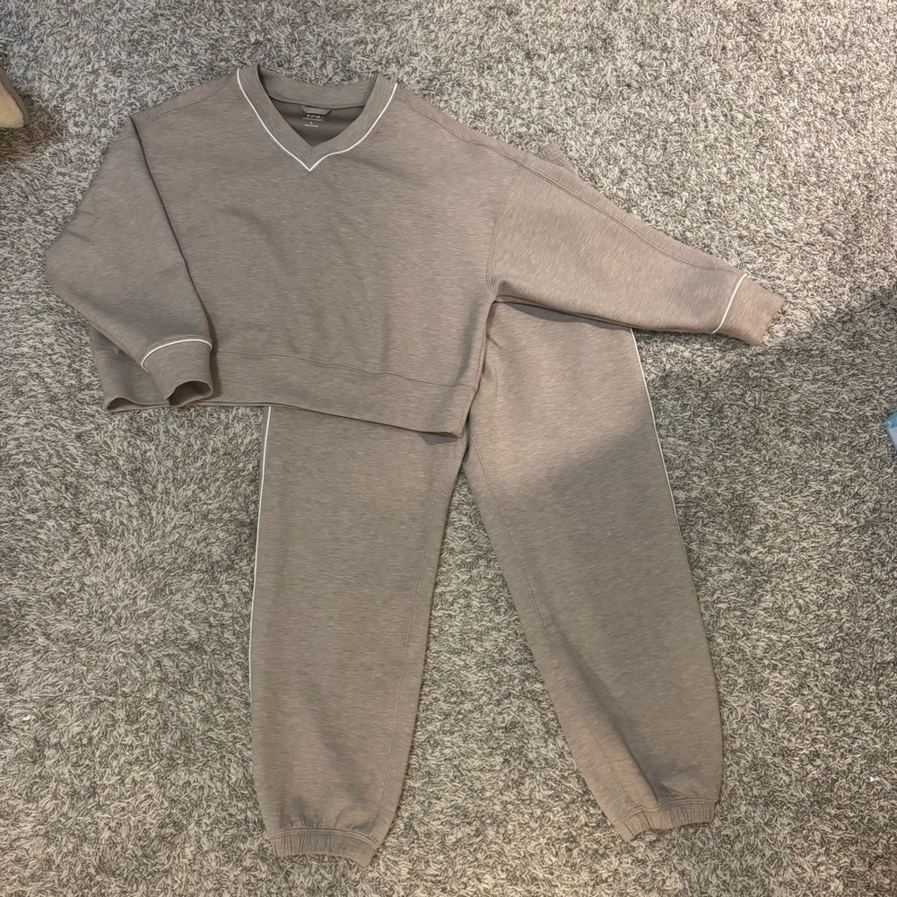 Abercrombie YPB Matching Sweatshirt and Joggers Set